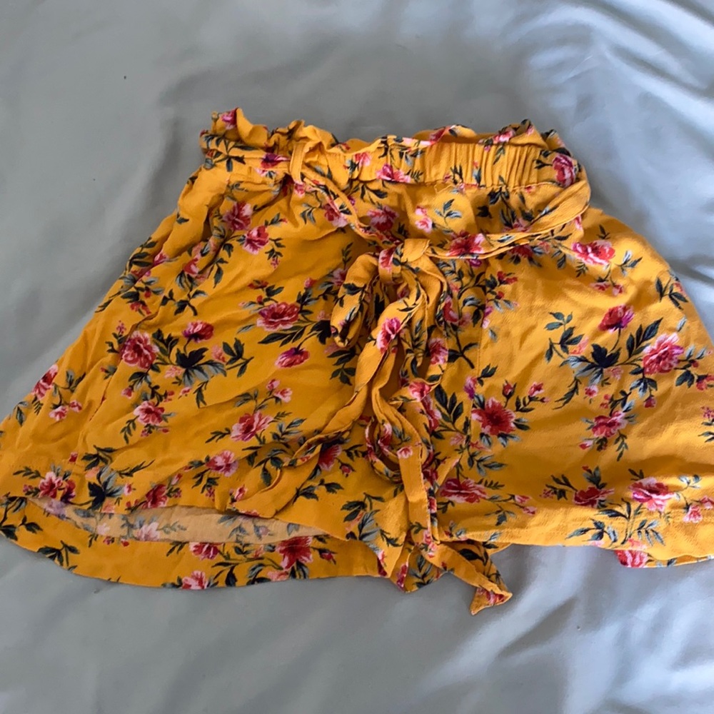 American eagle flowy shorts